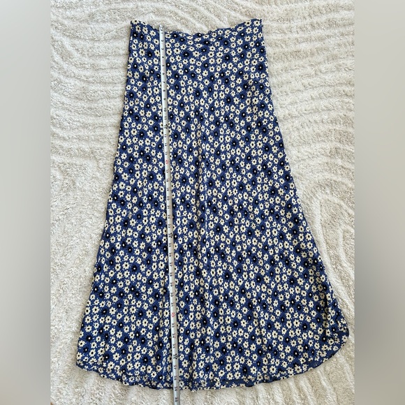Vtg 90s Tessuto Floral Maxi Skirt in Blue and Cream - Picture 5 of 7
